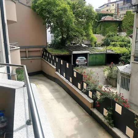 Designed In With Parking * 索菲亞